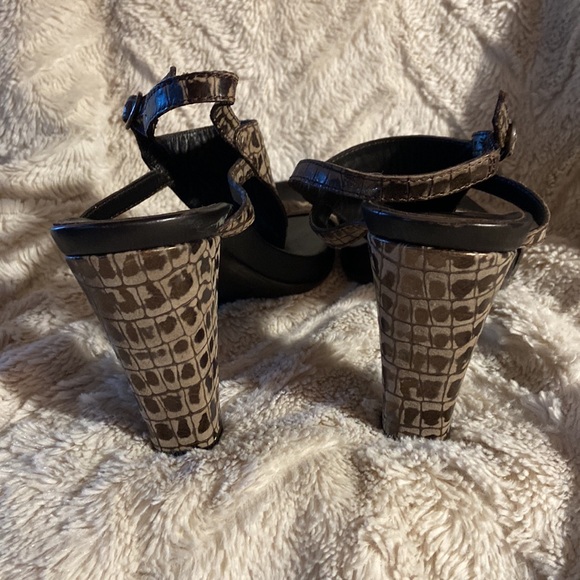 DONALD J PLINER PEGGY LEATHER T-STRAP HEELED SANDAL Sz 8 - Picture 10 of 16